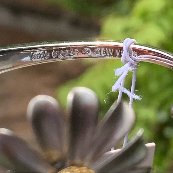 KATE SPADE Daisy Into the Bloom HINGED CUFF! Flower Mixed Metals Preppy Boho NWT - Picture 8 of 10